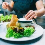 Una dieta rica en verduras, fruta, aceite de oliva, pescado y legumbres es una de las claves para mantener lejos a las enfermedades