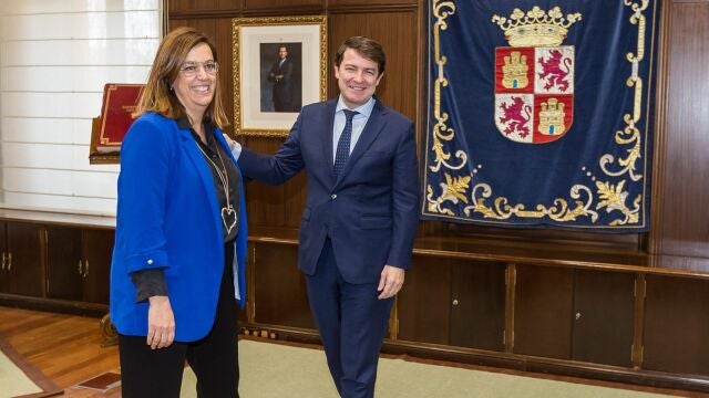 El presidente de la Junta de Castilla y León, Alfonso Fernández Mañueco, se reúne con la presidenta de la FRMP de Castilla y León, Ángeles Armisén
