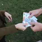 Al dinero en efectivo aun le queda mucho sobre todo en Espana