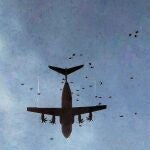 Ejercicios militares de paracaidistas en una imagen de archivo