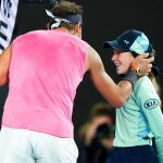 Rafa Nadal se preocupa por una recogepelotas a la que dio un pelotazo en el Open de Australia 2020