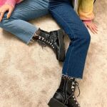 la joven pedía a sus seguidores de Instagram “lavar los jeans cuando sea realmente necesario”, ya que el lavado excesivo daña las fibras de la tela y requiere muchos litros de agua