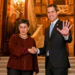 El presidente encargado de Venezuela, Juan Guaidó, en una reunión con la exministra de Asuntos Exteriores, Arancha González Laya, en enero de 2020.