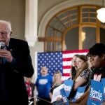 El senador Bernie Sanders en un acto electoral este domingo en Iowa
