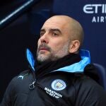 Pep Guardiola en el banquillo