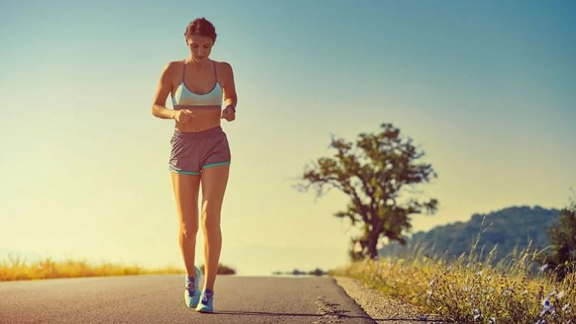 el power walking es la versión modernizada de una caminata con ritmo,