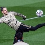El delantero galés del Real Madrid Gareth Bale, durante el entrenamiento en la Ciudad deportiva de Valdebebas, este martes en Madrid