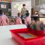 Niños reciben clase en un aula.Colegio, aula, primaria, infantil, clase, niño, niña, niños, lápiz, lápices, dibujo, dibujar, dibujando (Foto de ARCHIVO)31/03/2016