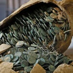 Una de las ánforas romanas descubiertas en la localidad sevillana de Tomares
