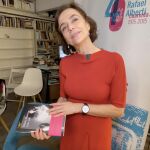 La escritora presenta su libro y concede una entrevista para La Razón