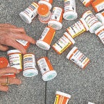 Tarros de OxyContin en una manifestación contra los opiáceos en 2019 en Washington
