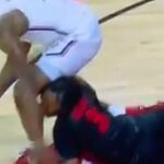 El mordisco en el partido de baloncesto