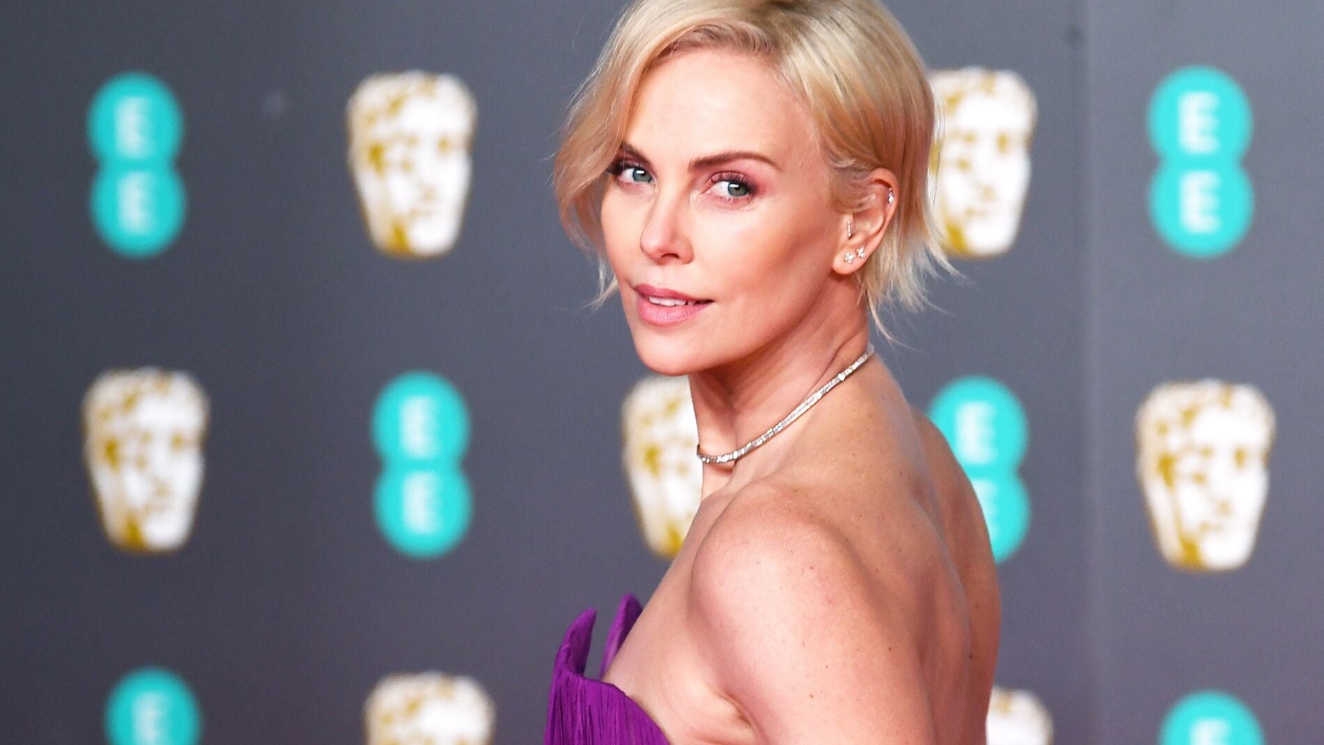 Charlize Theron avisa a Timothée Chalamet: “En 10 años la IA podrá hacer su trabajo, pero no reemplazará el ballet”