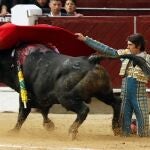 AME7940. BOGOTÁ (COLOMBIA), 02/02/2020.- El torero francés Sebastián Castella lidia el segundo toro de la tarde, este domingo en la temporada taurina 2020, que se realiza en la plaza de toros La Santamaría, de Bogotá (Colombia). EFE/MAURICIO DUEÑAS CASTAÑEDA