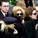 ROCIO CARRASCO, FIDEL ALBIAC, JOSE ORTEGA CANO Y ROCIO JURADO LLORANDO DURANTE EL ENTIERRO DE PEDRO CARRASCOJJS / © Korpa28/01/2001MADRID *** Local Caption *** PEDRO CARRASCO'S BURIALPICTURED, ROCIO CARRASCO, FIDEL ALBIAC, JOSE ORTEGA CANO, ROCIO JURADO
