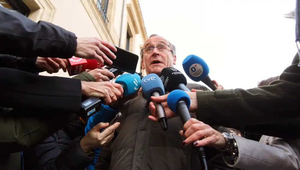 El PP confirmó ayer oficialmente el apoyo de Casado a Alfonso Alonso como candidato a las elecciones vascas / EFE David Aguilar