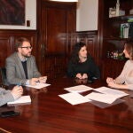 Imagen de archivo de la exdirectora general, Inmaculada Carda (en el centro), actual asesora del conseller Vicent Marzà