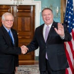 Josep Borrell con Mike Pompeo en Washington