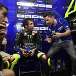 Lorenzo y Rossi en el box de Yamaha