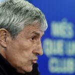 El entrenador del Barcelona, Quique Setién, durante la rueda de prensa ofrecida antes de enfrentarse al Betis