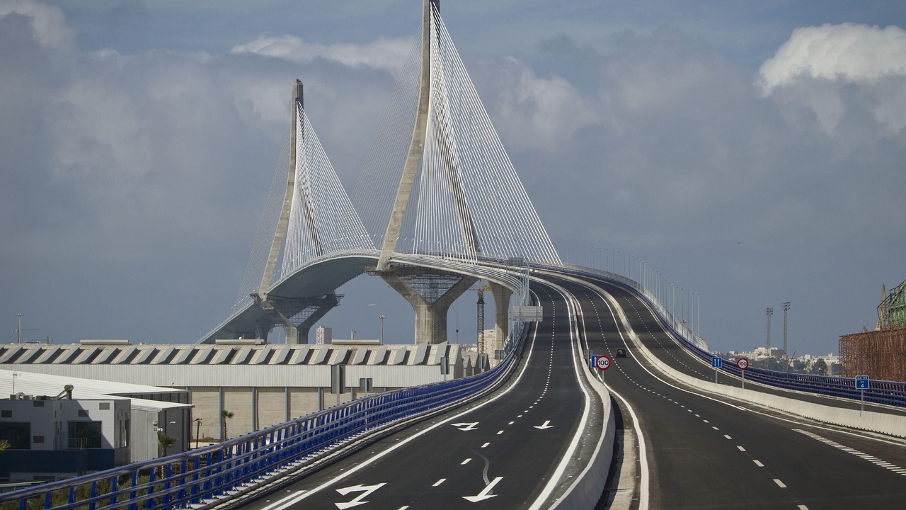 Cuántos metros mide el puente más largo de España y dónde está construido