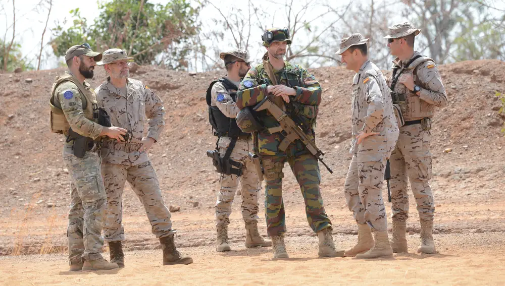 Soldados españoles tras un ejercicio con las FAMA.