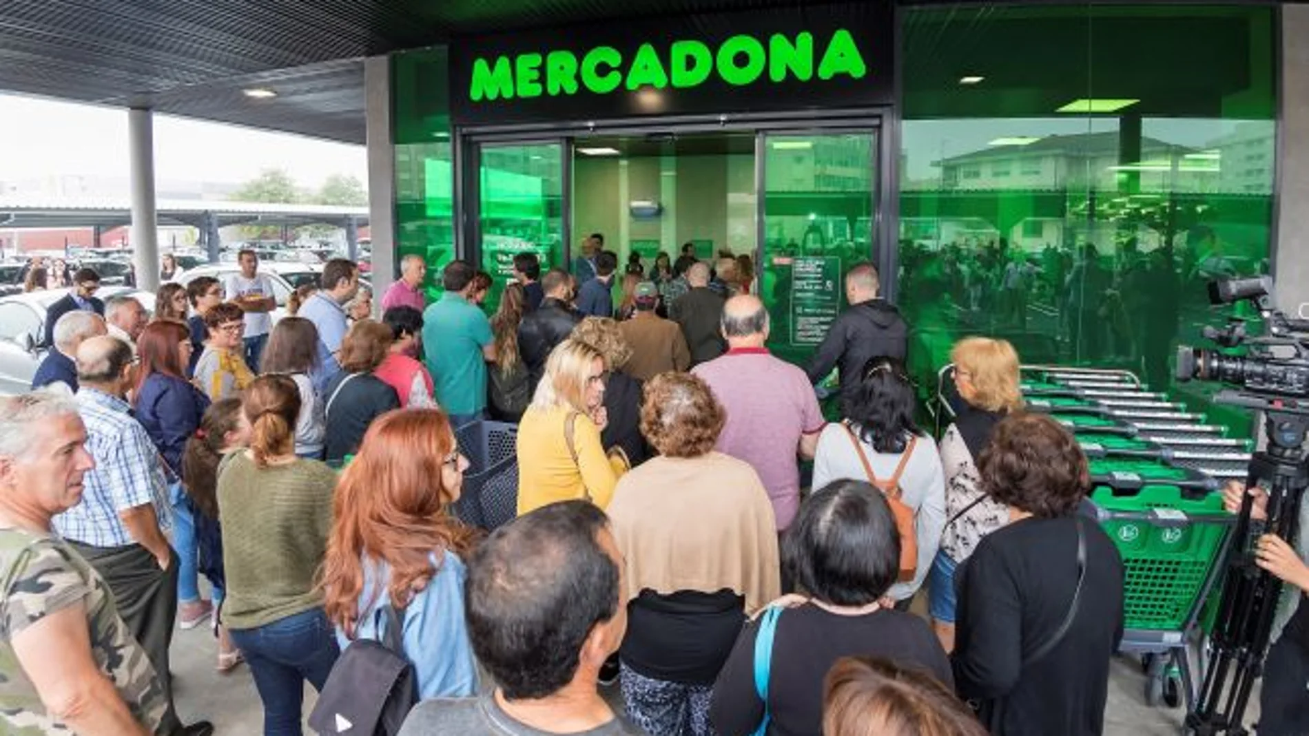 Primer establecimiento de Mercadona en Portugal. EFE Peter Sparks_643x397