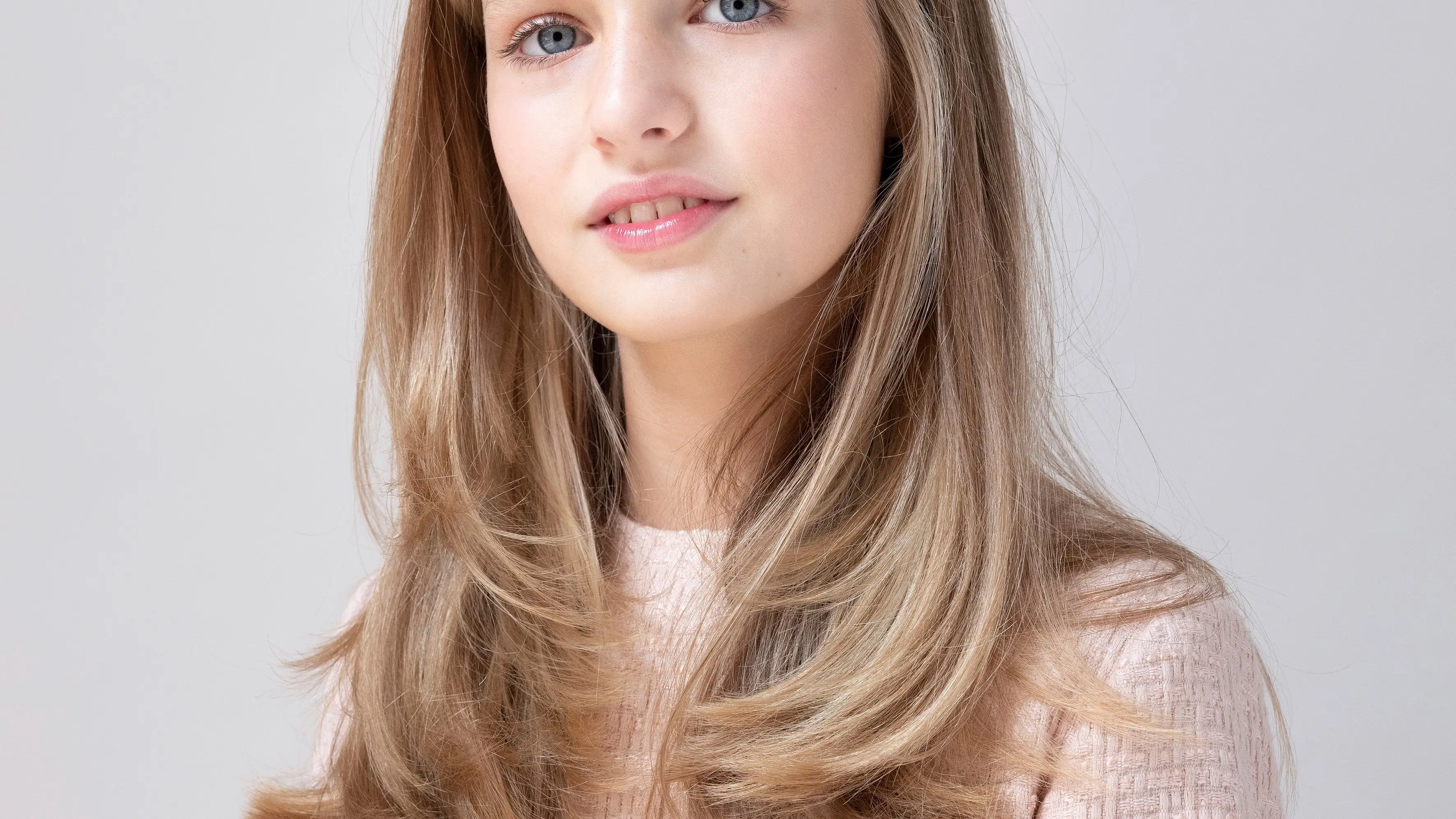 La Princesa Leonor posa con la ropa que utilizó el pasado Día de la Hispanidad