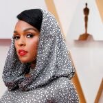 Janelle Monae en la alfombra roja de los premios Oscar 2020.