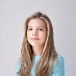 La Infanta Sofía posa con la ropa que utilizó el pasado Día de la Hispanidad