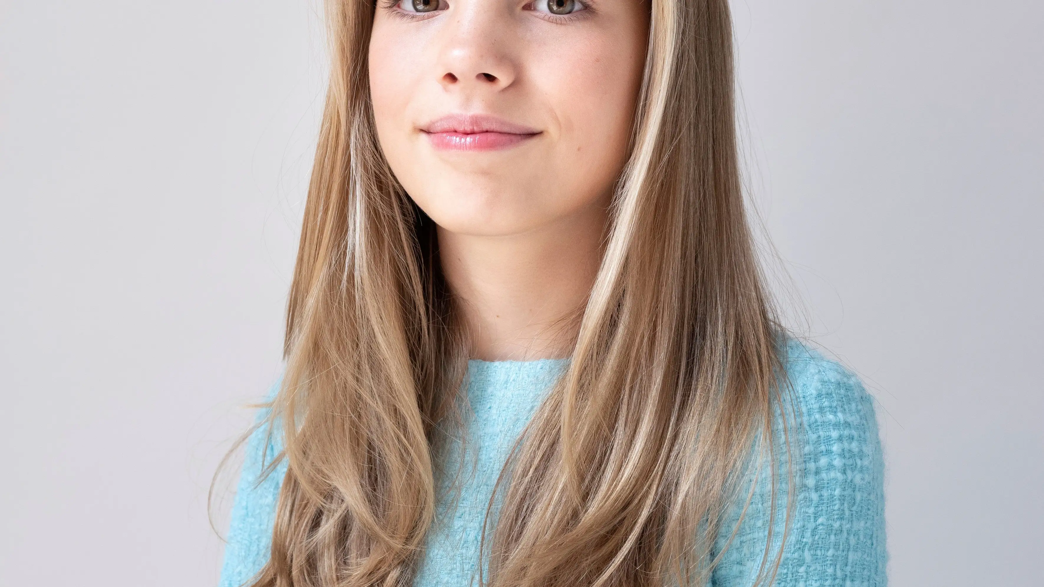 La Infanta Sofía posa con la ropa que utilizó el pasado Día de la Hispanidad