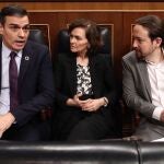 Pedro Sánchez; la vicepresidenta primera del Gobierno, Carmen Calvo; y el vicepresidente segundo Pablo Iglesias