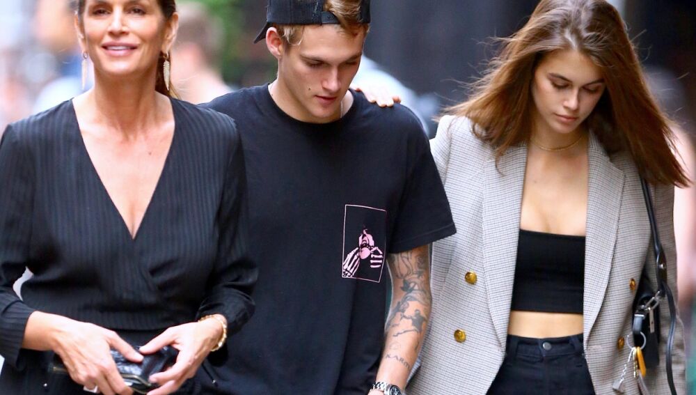 Cindy Crawford con sus hijos Kaia y Presley Gerber