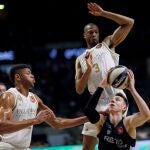 Randolph y Tavares amenazan con el tapón a Kulboka