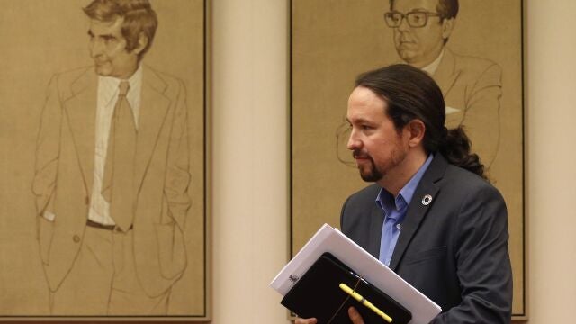 GRAF9526. MADRID, 13/02/2020.- El vicepresidente segundo del Gobierno, Pablo Iglesias, al inicio de su comparecencia a petición propia ante la Comisión de Derechos Sociales y Políticas Integrales de la Discapacidad del Congreso, atiende a los medios a su llegada.. EFE/Javier Lizón