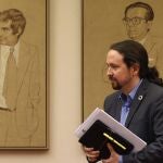 GRAF9526. MADRID, 13/02/2020.- El vicepresidente segundo del Gobierno, Pablo Iglesias, al inicio de su comparecencia a petición propia ante la Comisión de Derechos Sociales y Políticas Integrales de la Discapacidad del Congreso, atiende a los medios a su llegada.. EFE/Javier Lizón