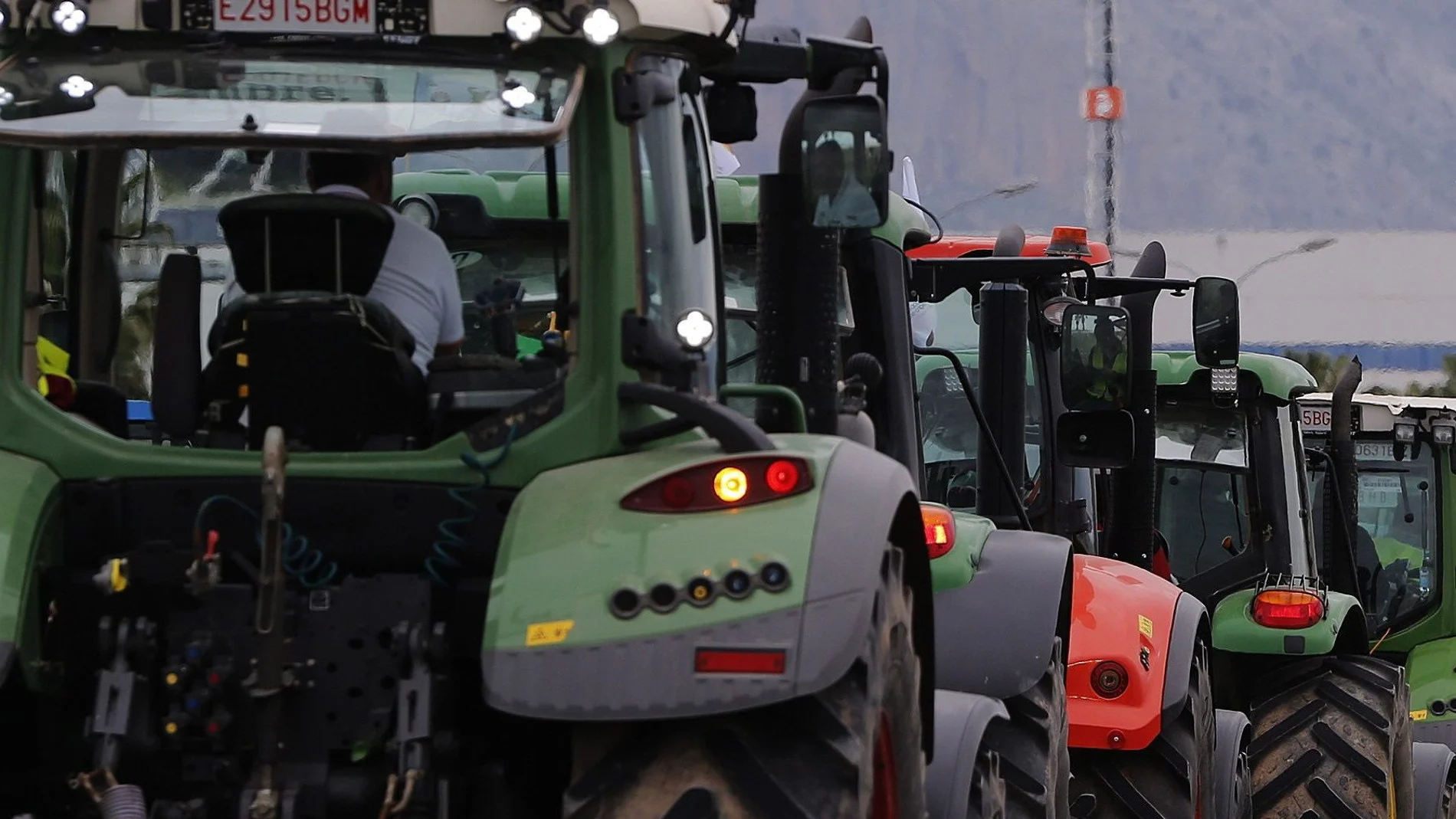 Los problema que está llevando estos días los tractores a las carreteras no se solventa con ayudas puntuales