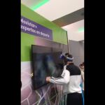 Felipe Reyes probando unas gafas de RV