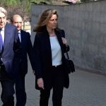 Alberto Cortina y Elena Cué a su llegada a la capilla ardiente de Cristina Elena de Borbón von Hardenberg