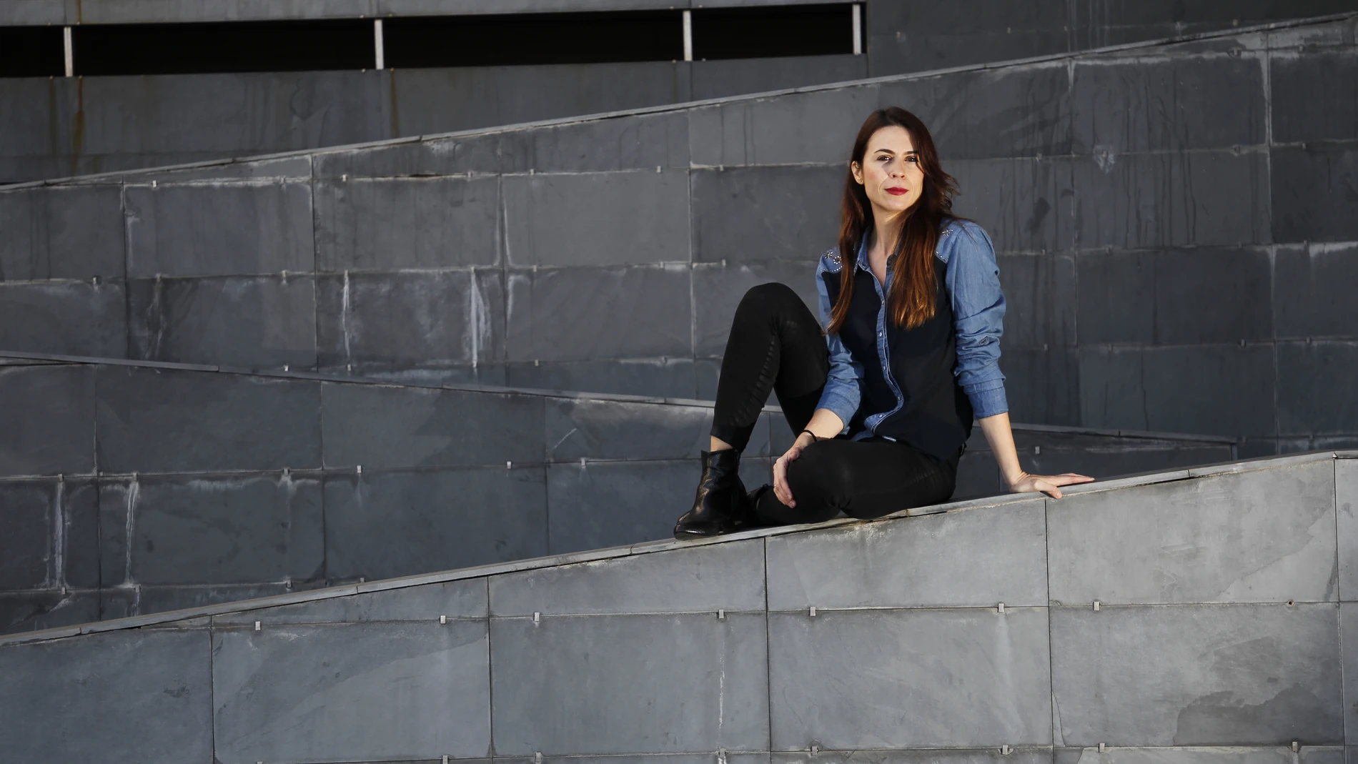 Beatriz Osa presenta su nuevo libro, "Olor a muerte en Pioz". Entrevista Marta Robles.