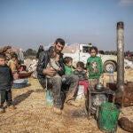 Más de medio millón de sirios han huido hacia la frontera para buscar refugio en Turquía de los bombardeos en Idlib/EP