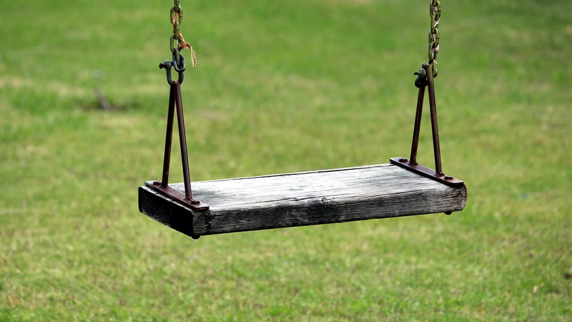 35% por tíos , 33% por padres, padrastros o abuelos , 27% por hermanos, cuñados o primos, 5% por amigos de la familia, vecinos o la propia pareja de la víctima.