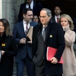 El presidente de la Generalitat, Quim Torra, acompañado de varios de sus consellers a su llegada a la reunión semanal del gobierno de la Generalitat.