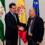El presidente de la Junta, Juanma Moreno, y el secretario general de UGT, Pepe Álvarez, ayer en el palacio de San Telmo