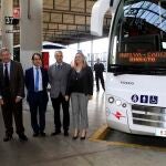 La consejera de Fomento, Marifrán Carazo, presentó la nueva línea en la estación de Plaza de Armas, en Sevilla