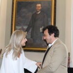 La consejera de Cultura y Patrimonio Histórico, Patricia del Pozo, y el alcalde de Cádiz, José María González «Kichi», ayer durante un encuentro en la capital gaditana