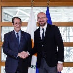 EL presidente del Consejo Europeo, Charles MIchel, discutió ayer en Bruselas con el presidente de Chipre, Nicos Anastasiades, el futuro presupuesto comunitario