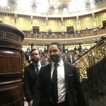 El presidente de VOX, Santiago Abascal (dech) y el portavoz de VOX en el Congreso, Iván Espinosa de los Monteros (izq), salen del hemiciclo del Congreso, durante una sesión plenaria donde se debate sobre distintos Reales Decretos-leyes, en Madrid (España), a 20 de febrero de 2020.20 FEBRERO 2020;CONGRESO;DECRETOS-LEY.Óscar Cañas / Europa Press20/02/2020