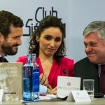 El presidente nacional del Partido Popular, Pablo Casado, presenta el libro 'Cuando se tiene un hijo' que ha escrito el eurodiputado y defensor de los Derechos Humanos Leopoldo López.