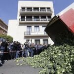 Los agricultores volcaron toneladas de brócoli frente la Delegación del Gobierno como protesta por los bajos precios